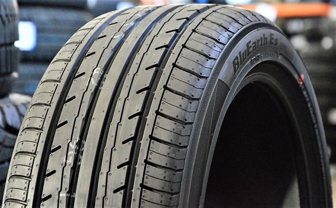 YOKOHAMA Bluearth-ES ES32 215/60R16 95H